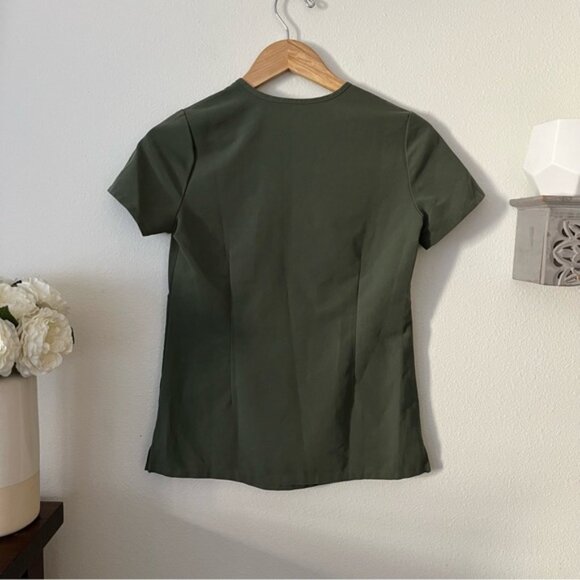 Figs olive green V neck scub top with front pocket size XXS - Picture 4 of 8